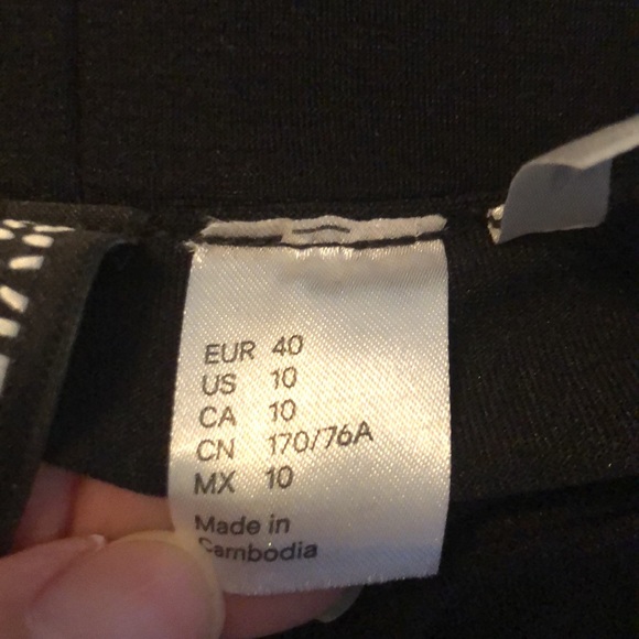 🌟2/$25🌟DIVIDED by H&M skirt - Picture 7 of 7